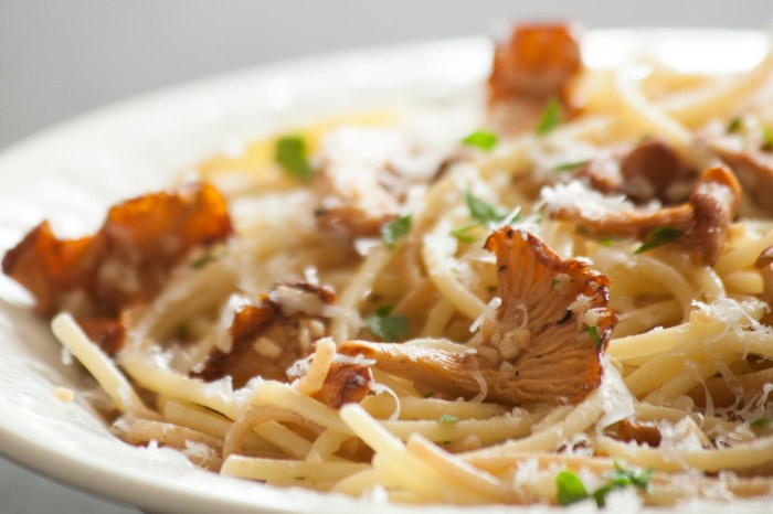 Chanterelle recipe pasta mushroom mushrooms eatingrichly chanterelles easy parmesan jump